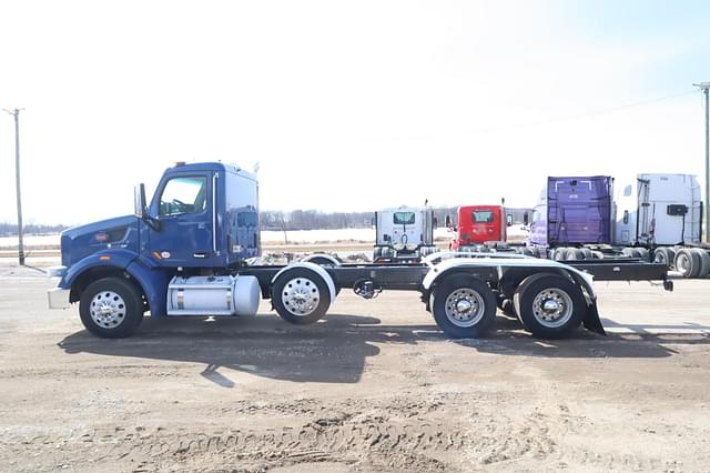 Image of Peterbilt 567 equipment image 4