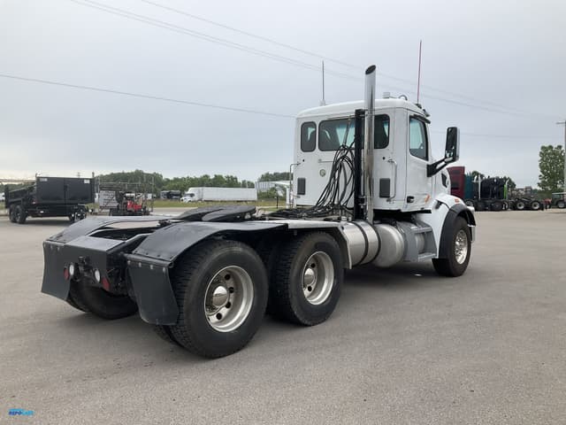 Image of Peterbilt 567 equipment image 4