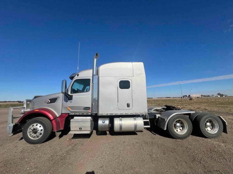 Main image Peterbilt 567