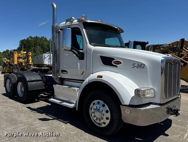 Image of Peterbilt 567 equipment image 2