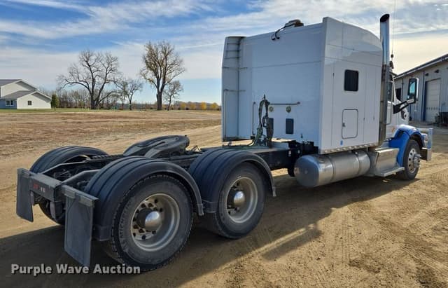Image of Peterbilt 567 equipment image 4