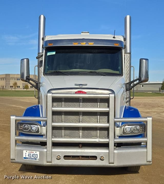 Image of Peterbilt 567 equipment image 1