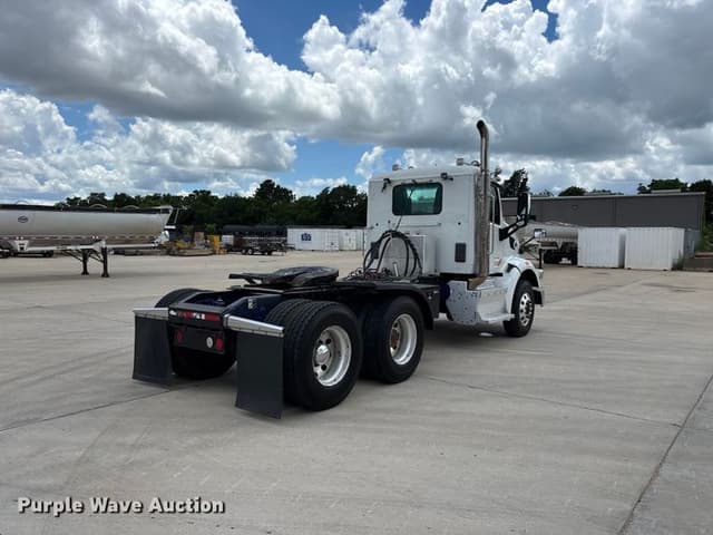 Image of Peterbilt 567 equipment image 4