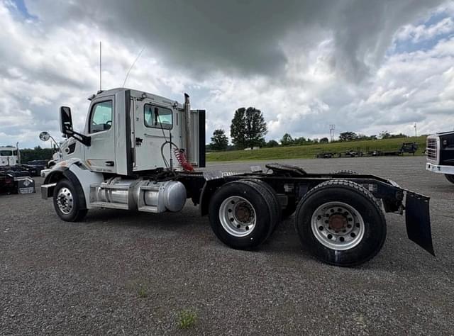 Image of Peterbilt 567 equipment image 2