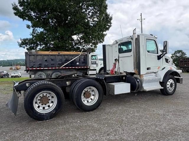 Image of Peterbilt 567 equipment image 3