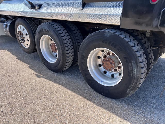 Image of Peterbilt 567 equipment image 4