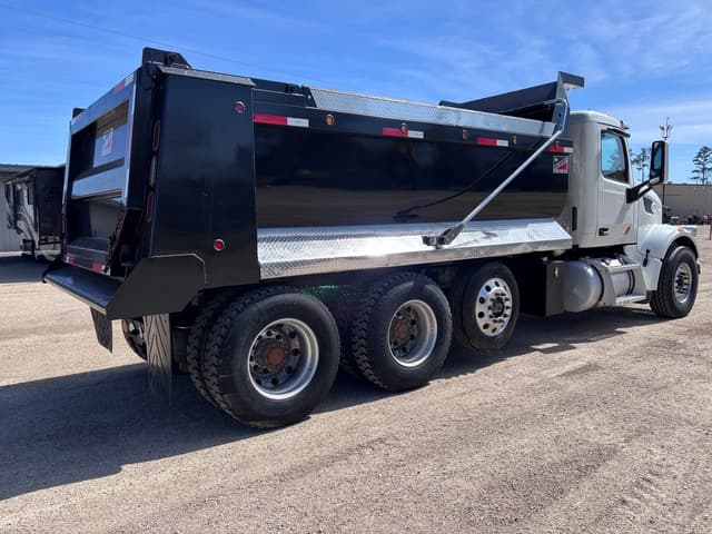 Image of Peterbilt 567 equipment image 3