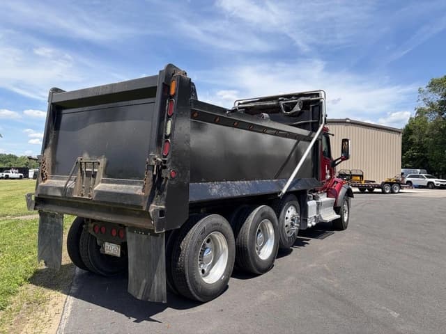 Image of Peterbilt 567 equipment image 4