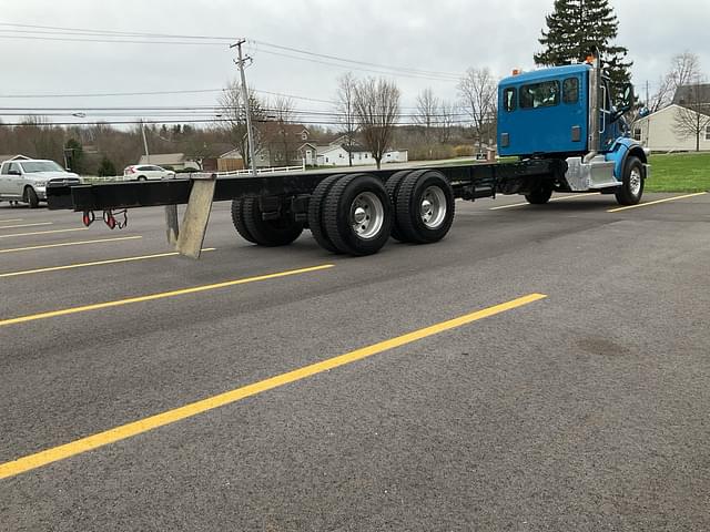 Image of Peterbilt 567 equipment image 4