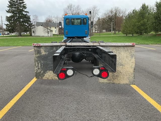Image of Peterbilt 567 equipment image 3
