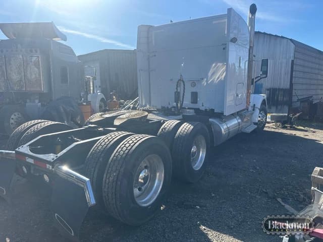 Image of Peterbilt 567 equipment image 3