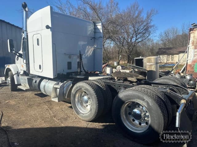 Image of Peterbilt 567 equipment image 1