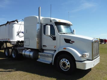 Main image Peterbilt 567