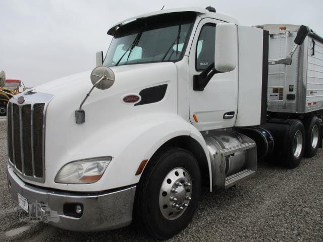 2016 Peterbilt 579 Equipment Image0