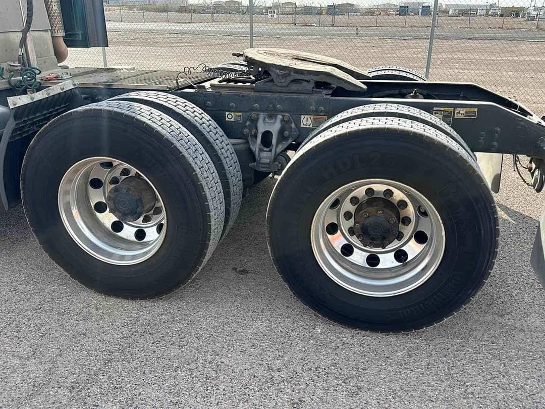 Image of Peterbilt 579 Primary image