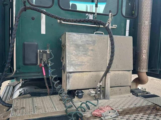 Image of Peterbilt 579 equipment image 2