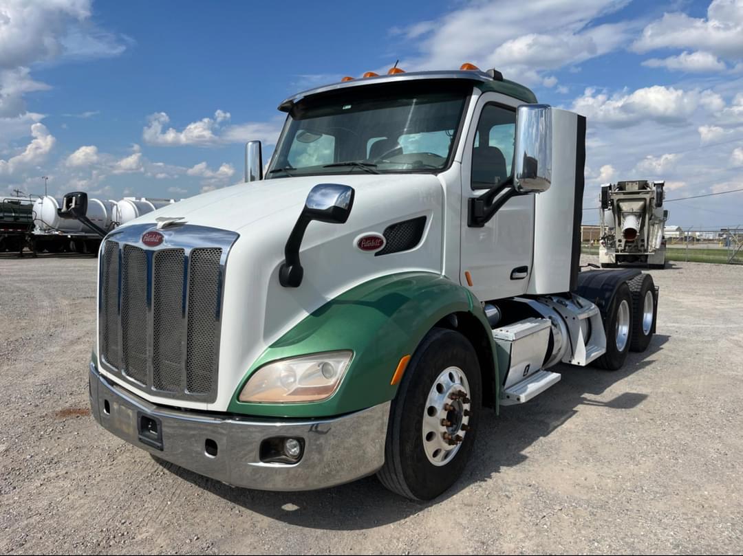 Image of Peterbilt 579 Primary image
