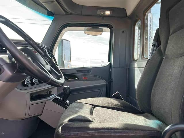 Image of Peterbilt 579 equipment image 4