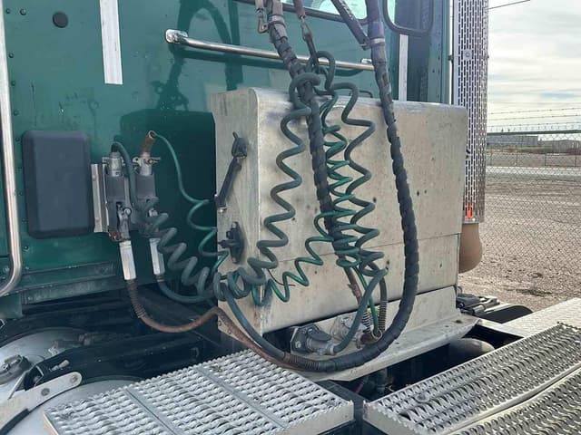 Image of Peterbilt 579 equipment image 3