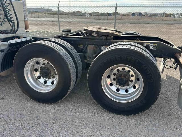 Image of Peterbilt 579 equipment image 2