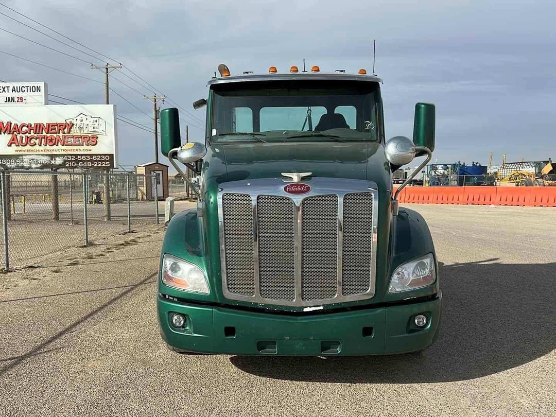 Image of Peterbilt 579 Primary image