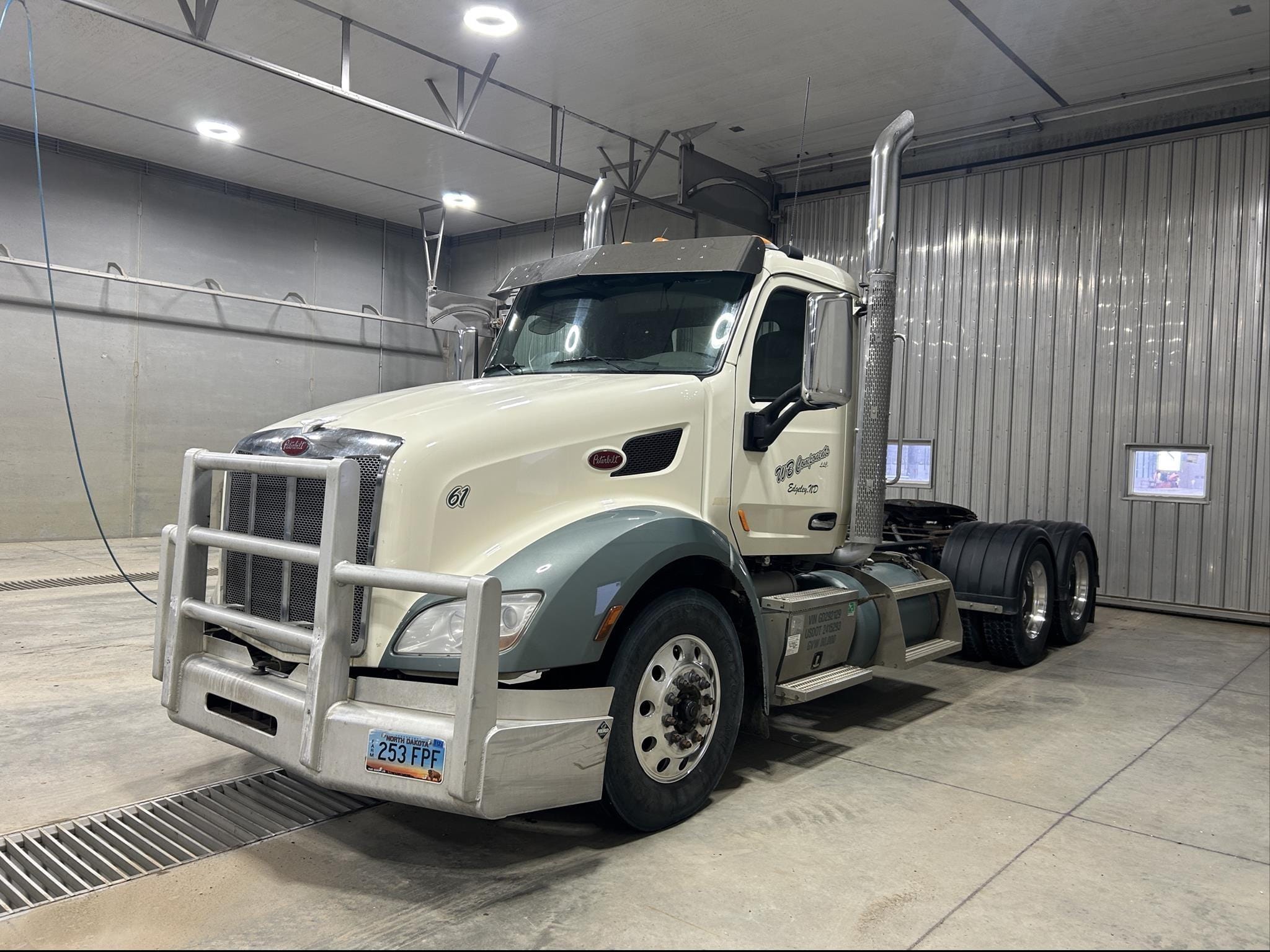 2016 Peterbilt 579 Equipment Image0