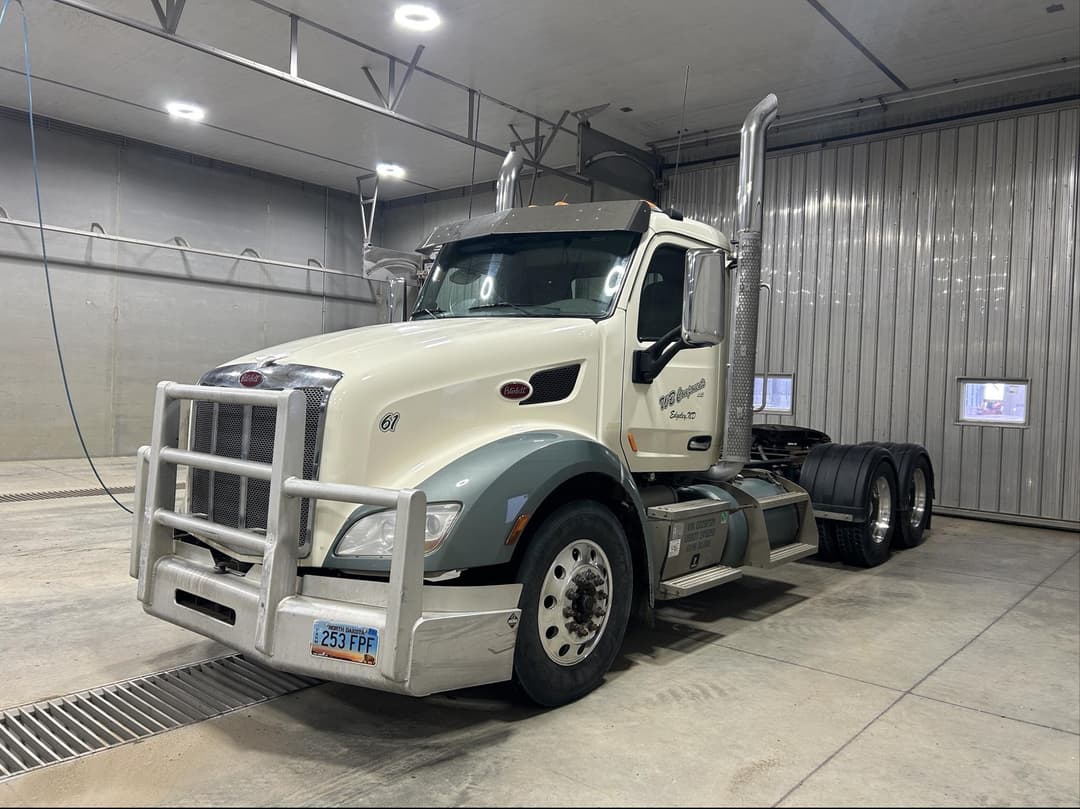 Image of Peterbilt 579 Primary image