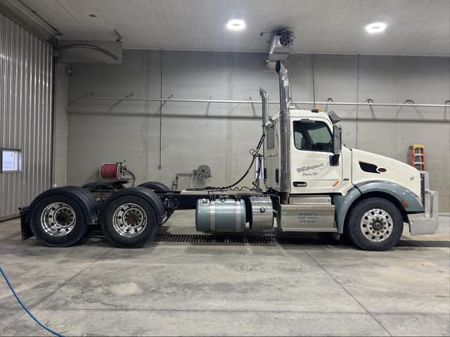 Image of Peterbilt 579 equipment image 3