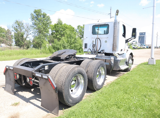 Image of Peterbilt 579 equipment image 2