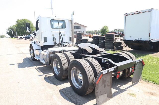 Image of Peterbilt 579 equipment image 3