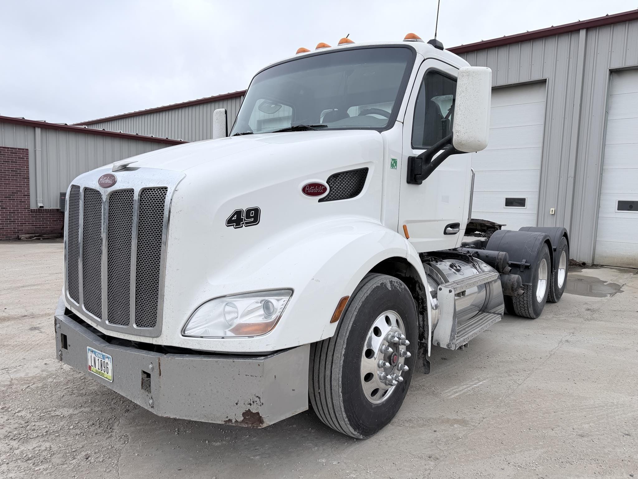 2016 Peterbilt 579 Equipment Image0