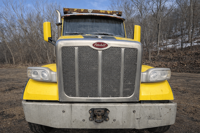 Image of Peterbilt 579 equipment image 1