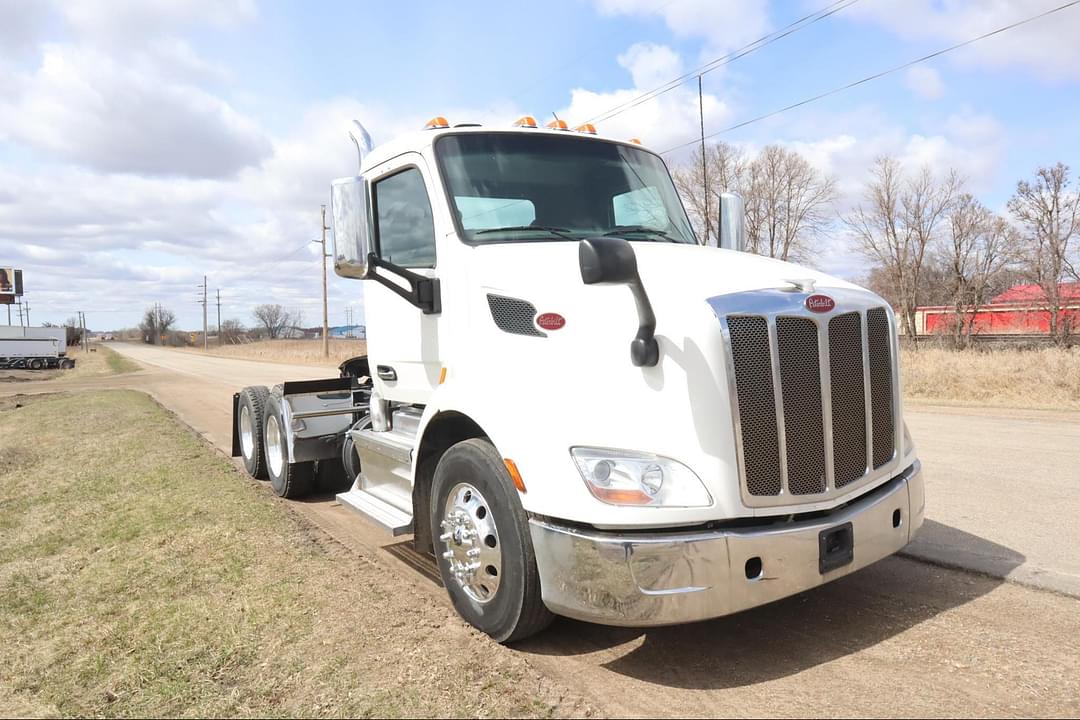 Image of Peterbilt 579 Primary Image