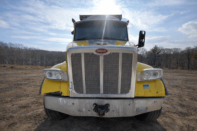 Image of Peterbilt 579 equipment image 2