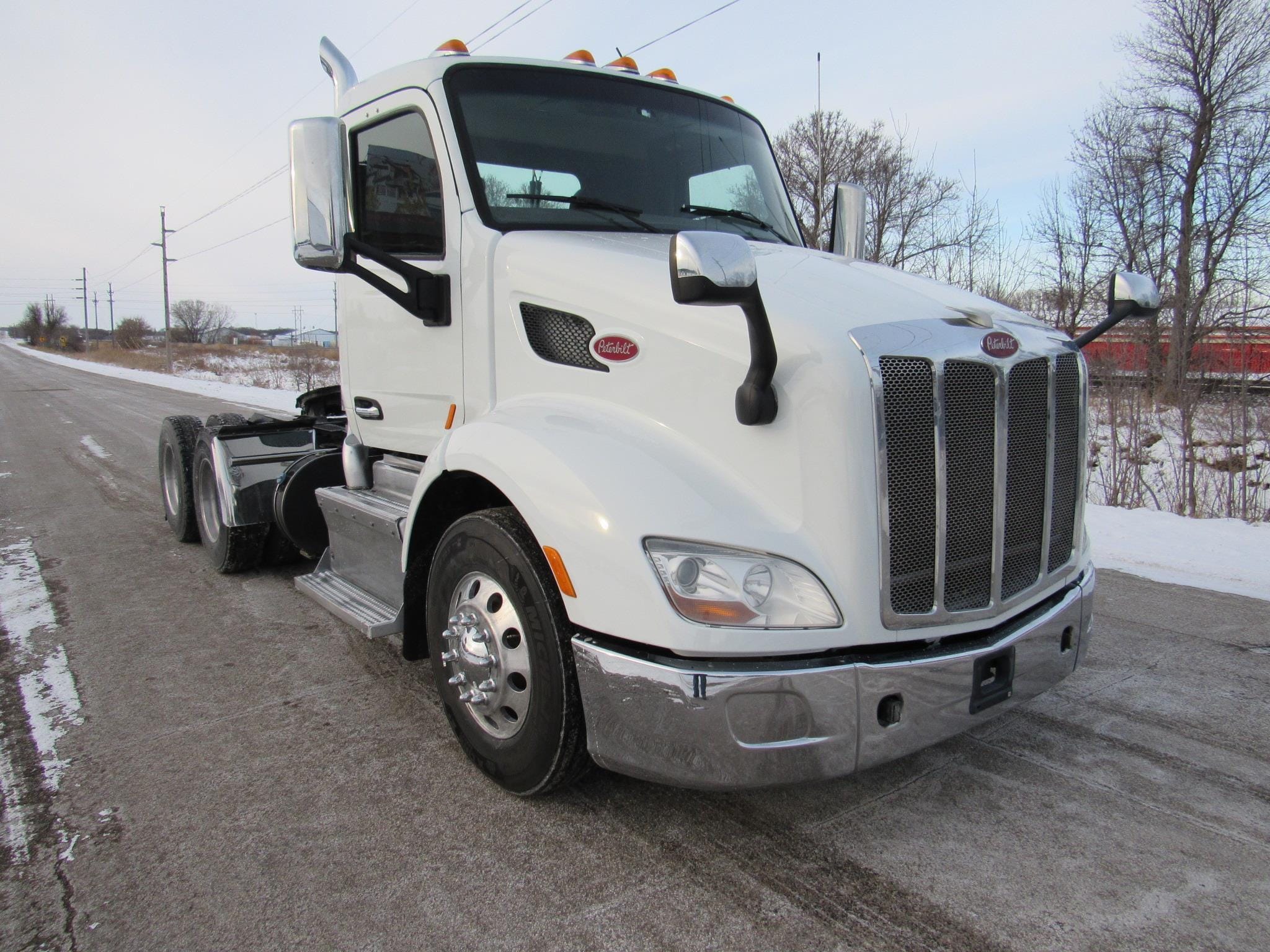 2016 Peterbilt 579 Equipment Image0