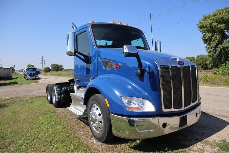 2016 Peterbilt 579 Equipment Image0