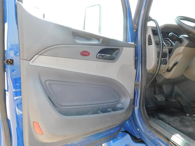 Image of Peterbilt 579 equipment image 4