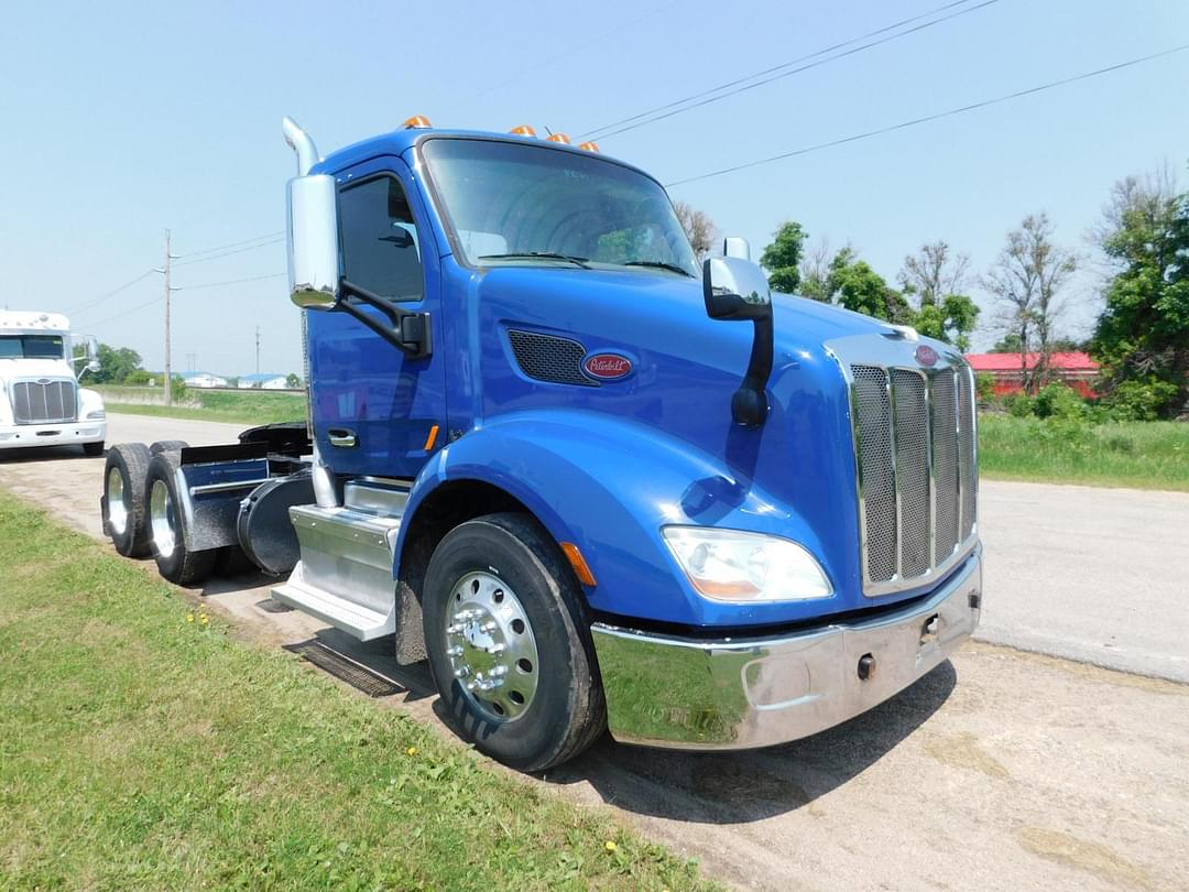 Image of Peterbilt 579 Primary image