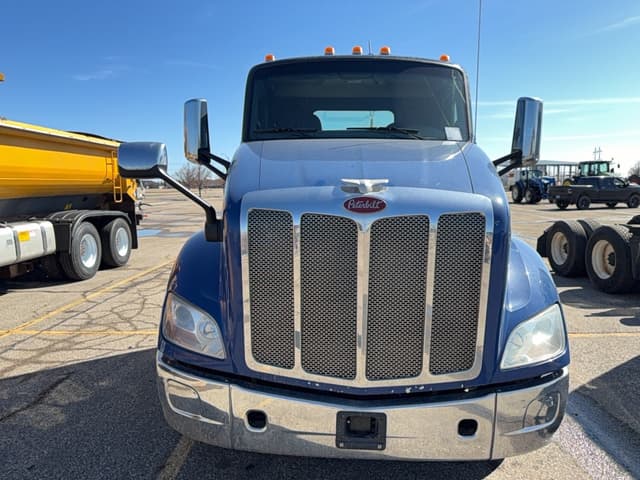 Image of Peterbilt 579 equipment image 2