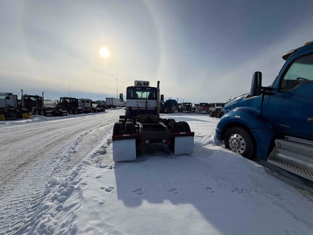 Image of Peterbilt 579 equipment image 3