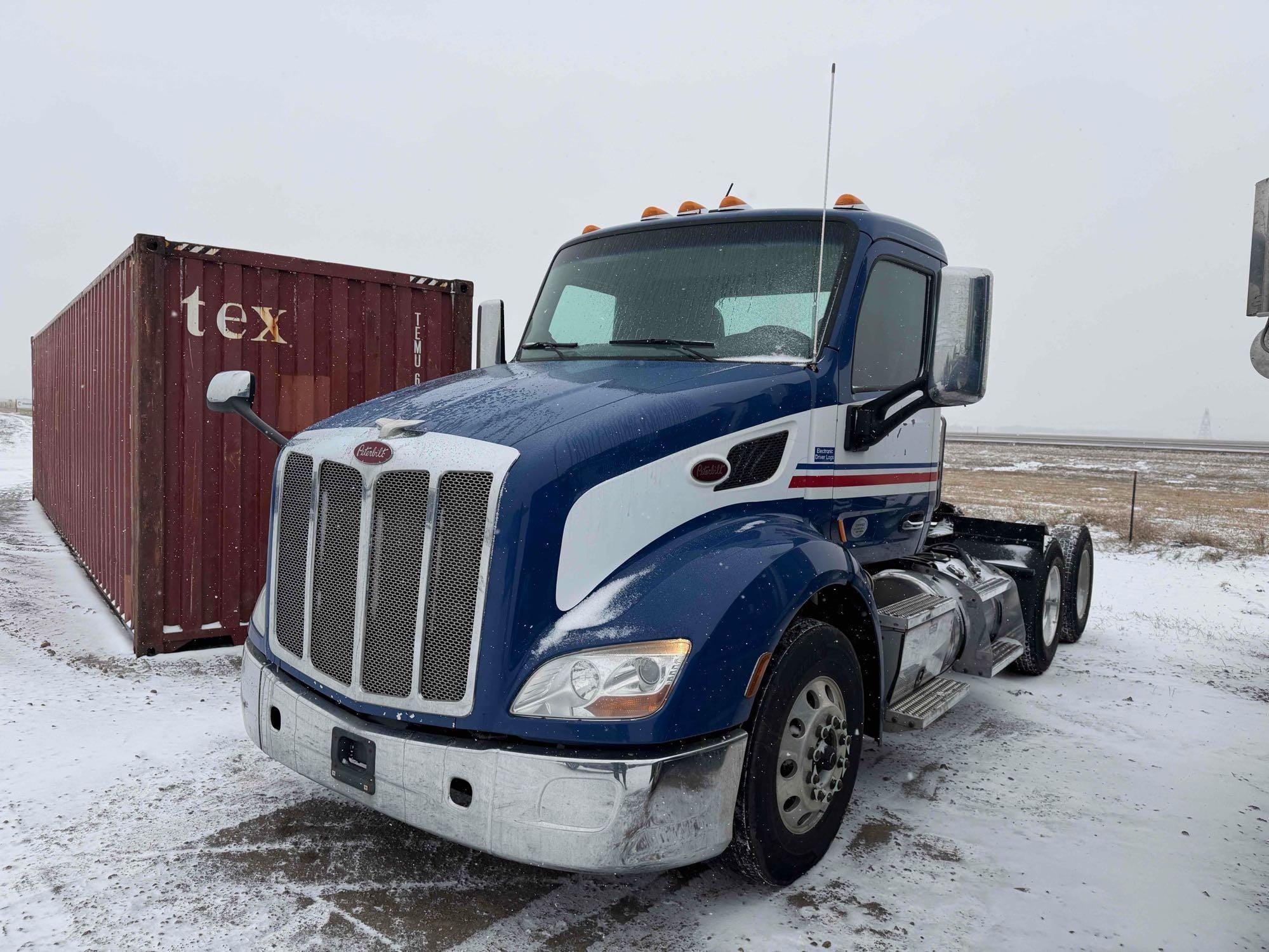 2016 Peterbilt 579 Equipment Image0