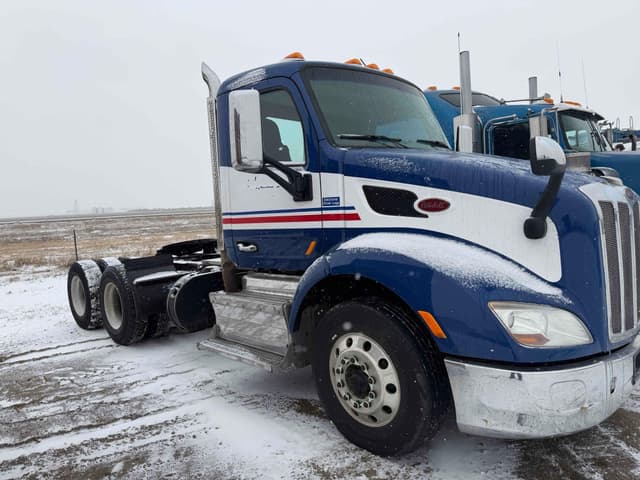 Image of Peterbilt 579 equipment image 3
