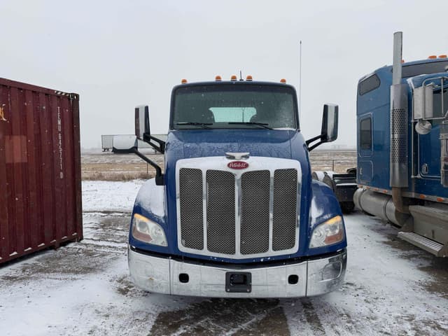 Image of Peterbilt 579 equipment image 4