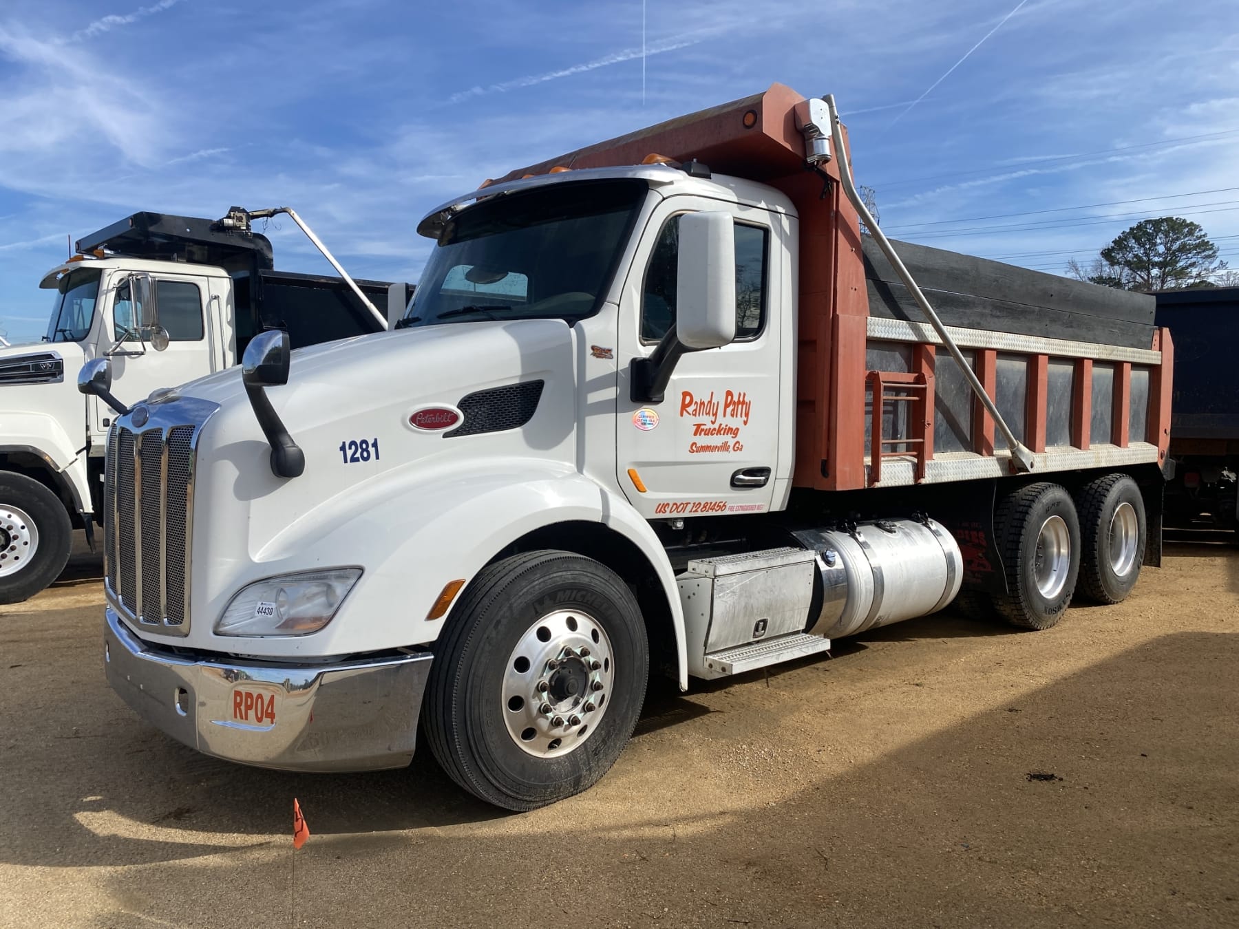 2016 Peterbilt 579 Equipment Image0