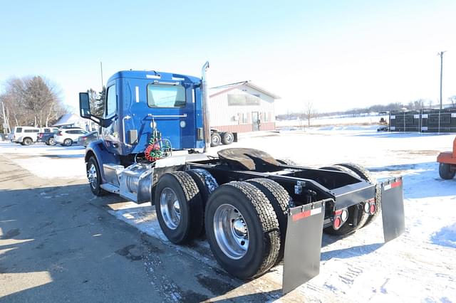 Image of Peterbilt 579 equipment image 3