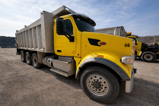 Image of Peterbilt 579 equipment image 2