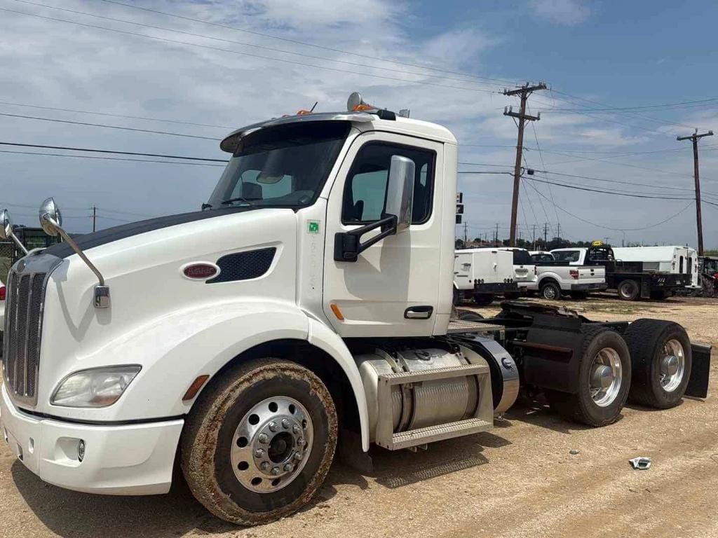 2016 Peterbilt 579 Equipment Image0