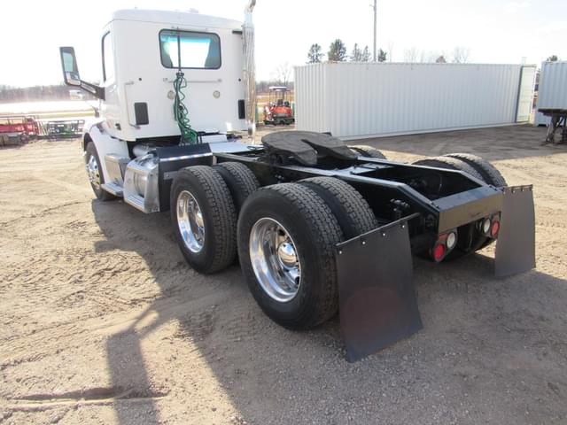 Image of Peterbilt 579 equipment image 3