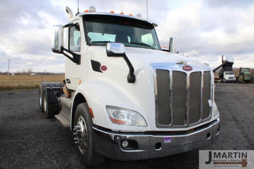 2016 Peterbilt 579 Equipment Image0