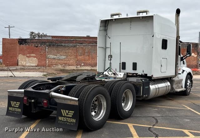 Image of Peterbilt 579 equipment image 4